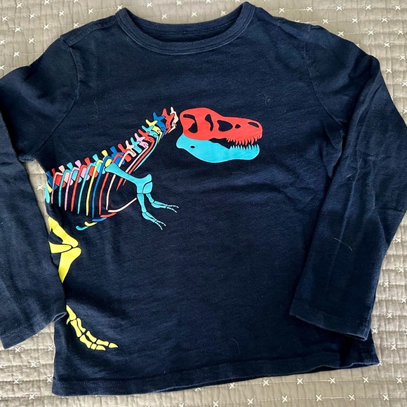 Boys long sleeve. Size 6. Great condition. - Picture 4 of 9